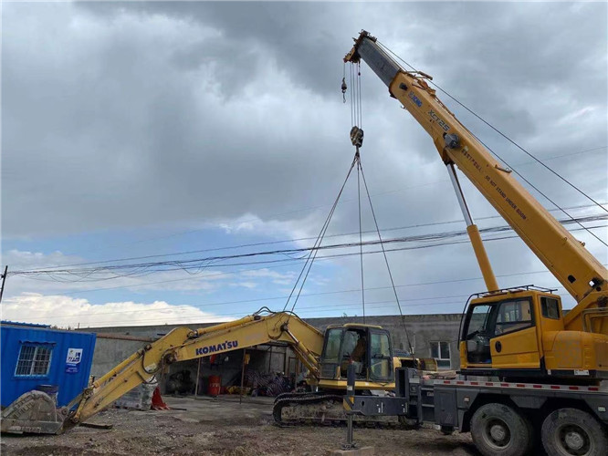 陵城区25吨吊车的工作半径是多少？