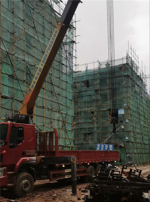 陵城区“慢工细活”—— 吊车的 “微动控制” 技术